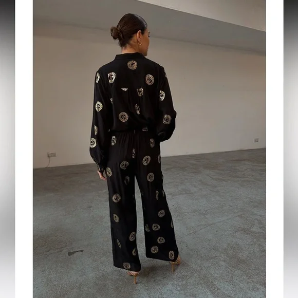 Never Fully Dressed
Coordinating Miley Luxe Lightweight Plate Foil Print  Shirt - Picture 3 of 8